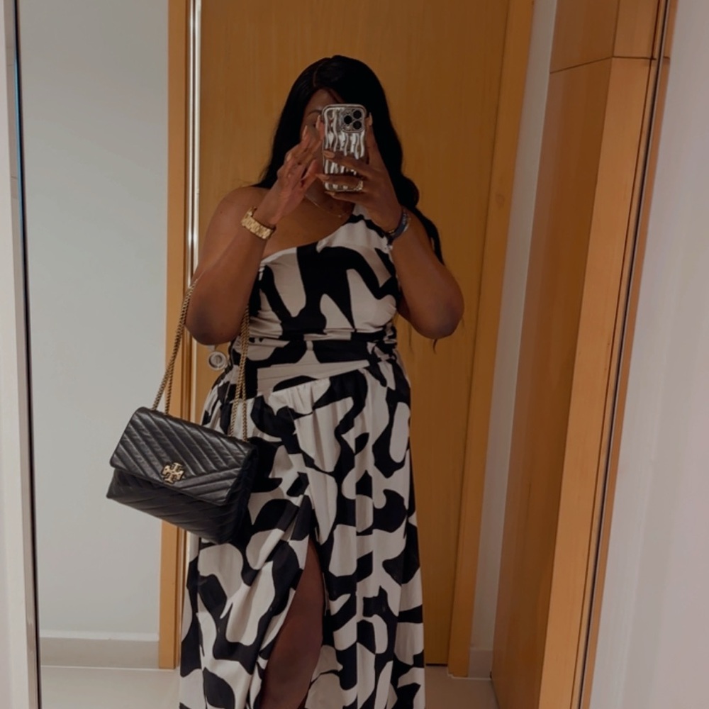 Abercrombie & Fitch Black and White One Shoulder Sundress